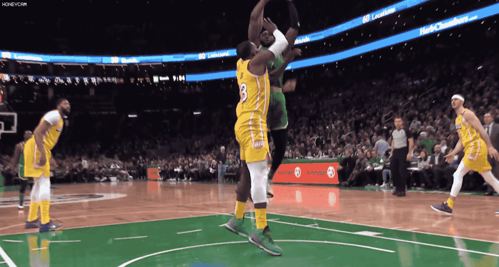 云达不莱梅2-1逆转沃尔夫斯堡，姆班古拉、斯特奇建功（云达不莱梅2-1翻盘沃尔夫斯堡，姆班古拉与斯特奇先后破门）