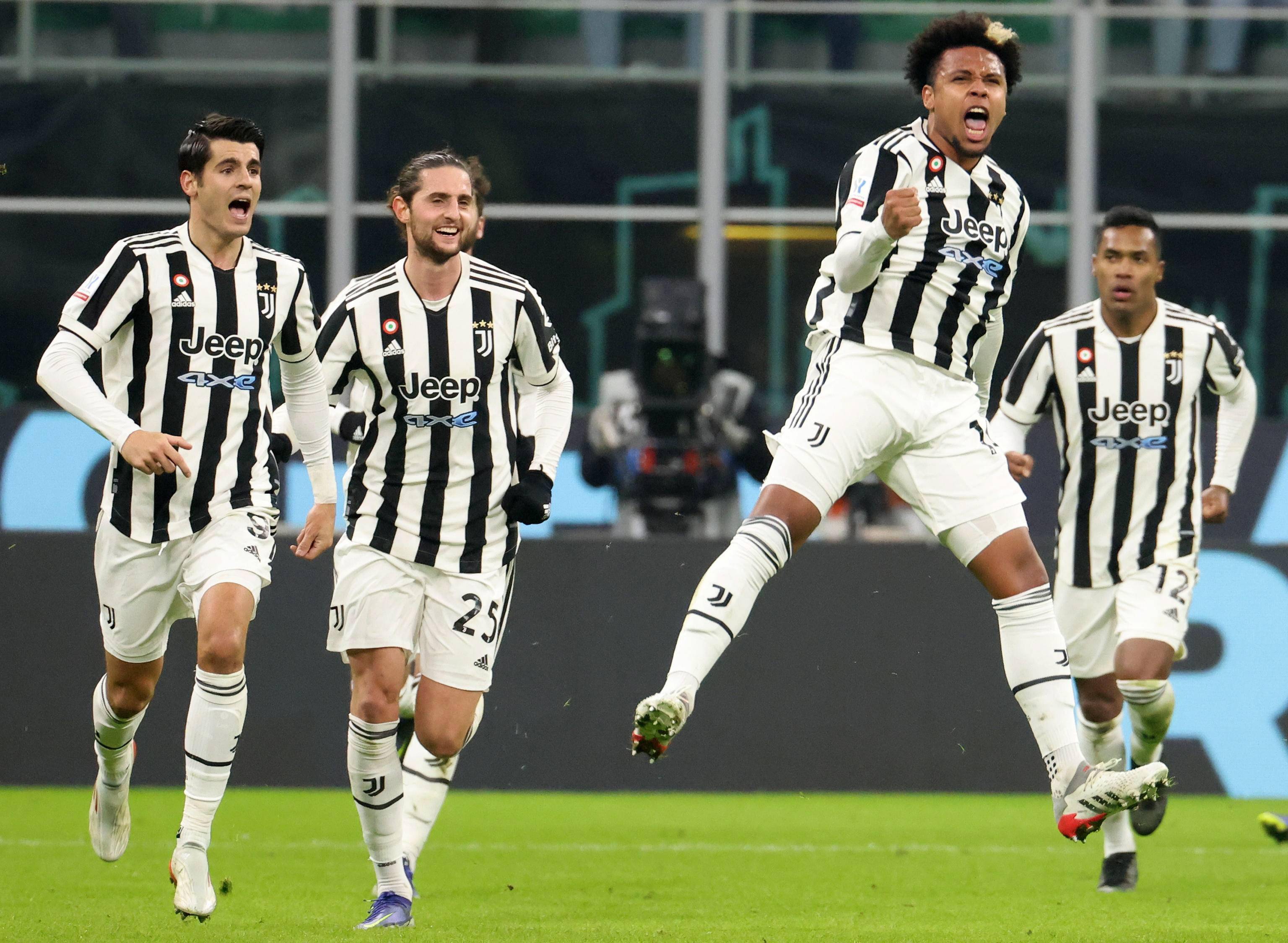 杜兰特超神表现率队逆转取胜（杜兰特神勇爆发带队上演逆转胜）