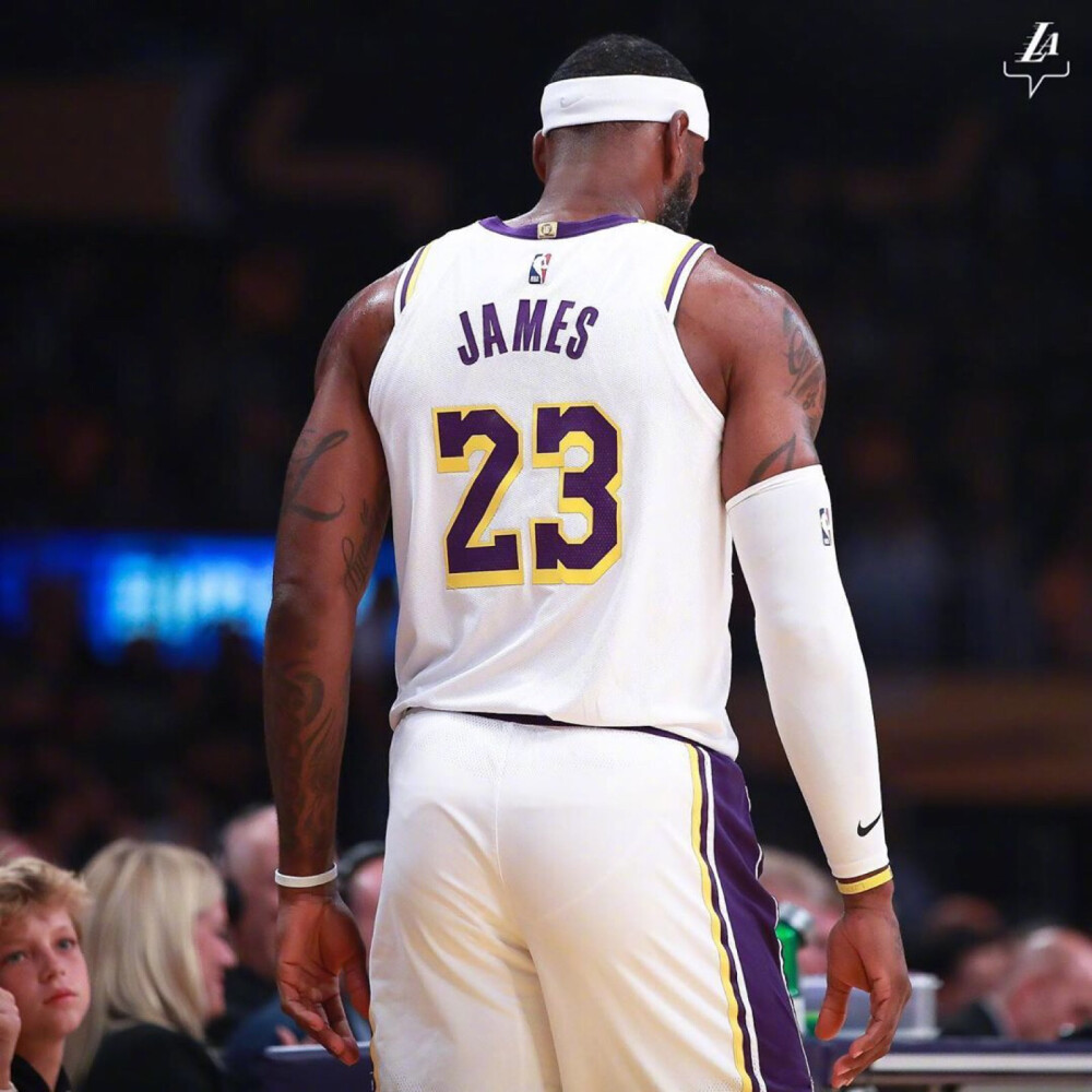 本赛季五大联赛球队欧冠积分：英超6队61分第1，意甲35分第2（本赛季欧冠五大联赛积分榜：英超6队合计61分居首，意甲35分次席）