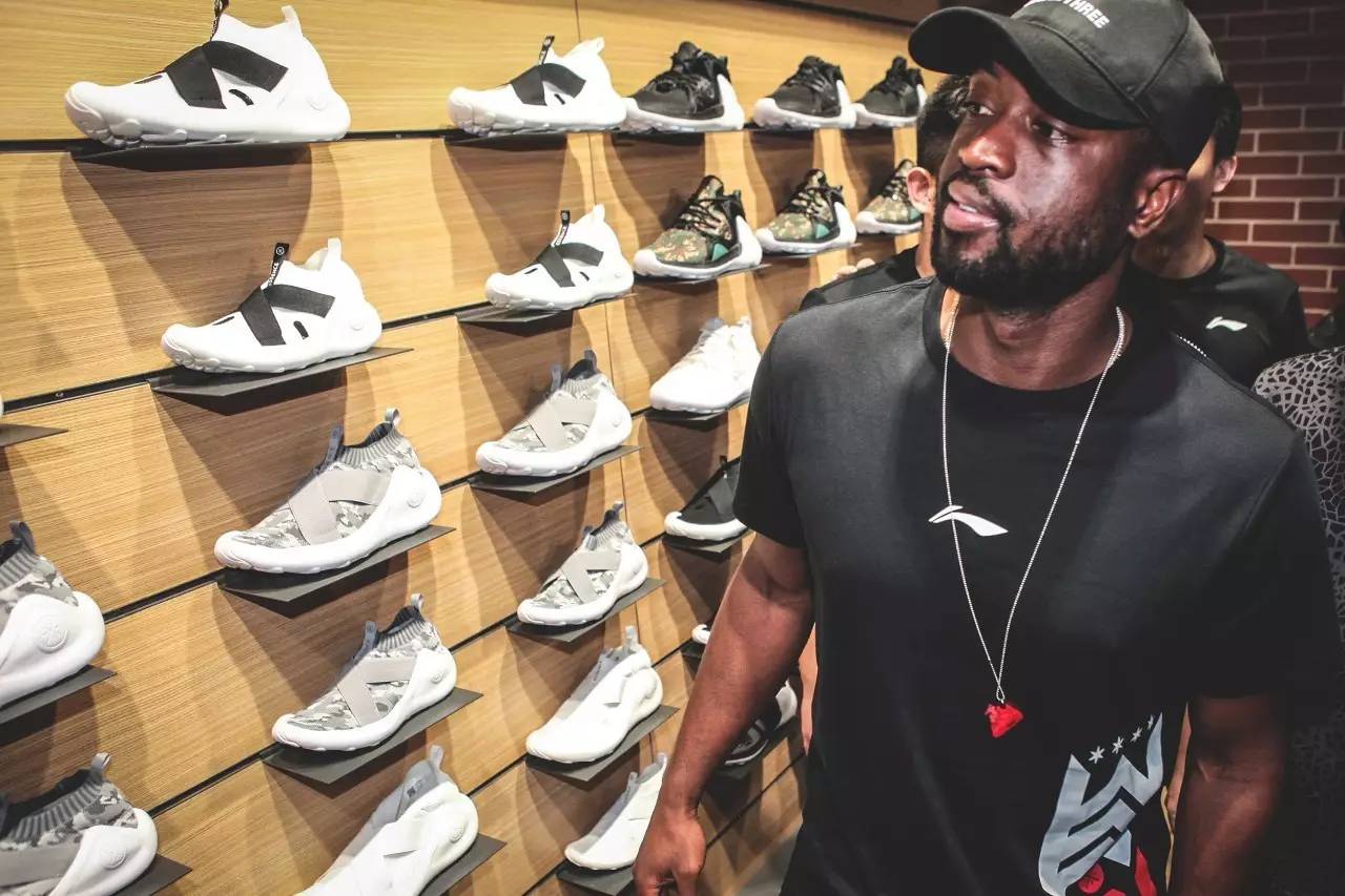 犹他爵士逆转击败篮网，豪取两连胜，马尔卡宁和乔治表现突出，篮网失误和外线投射不佳。（爵士逆转擒篮网收获两连胜，马尔卡宁与乔治闪耀，篮网失误多且外线手感不佳）