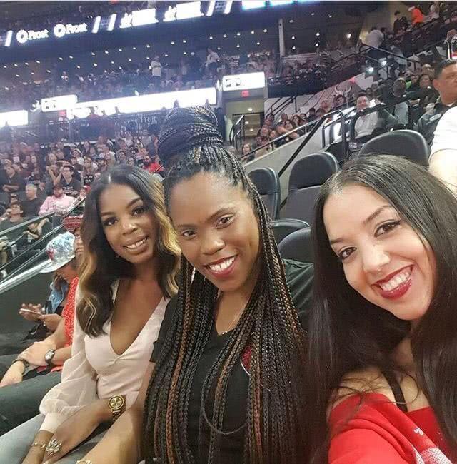 德劳伦蒂斯：孔蒂正带领球队重回正轨，球员也听从了他的指示（德劳伦蒂斯：孔蒂已让球队走上正轨，球员们在执行其部署）