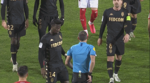 西媒：国际足联无权涉入内格雷拉案，但欧足联可对巴萨禁赛（西媒称FIFA无权介入内格雷拉案，UEFA可对巴萨实施禁赛）